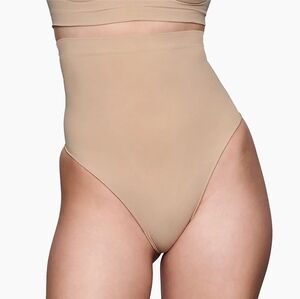 New $35 SKIMS Seamless Sculpt High-Waisted Thong Size LARGE
